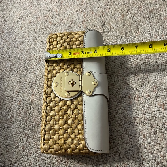 MICHAEL KORS Baguette Straw & Ivory Leather Clutch Gold Chain Strap Turn Lock - Picture 4 of 8
